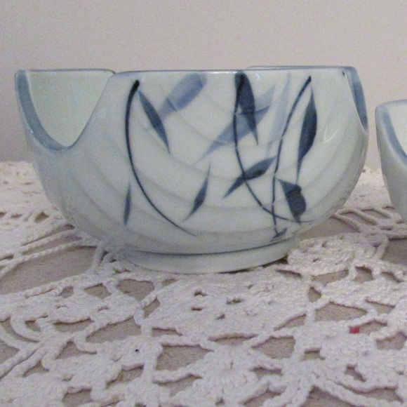 Japanese Blue & white cutout Rice Bowl - Picture 7 of 7